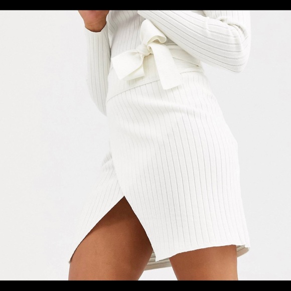 ASOS Design Rib Mini Skirt. Size 6. - Picture 4 of 4